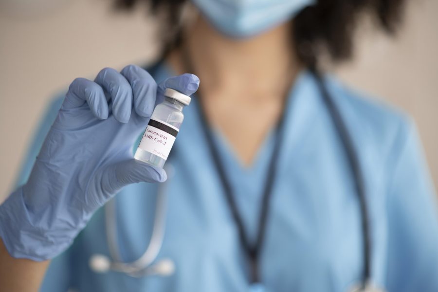 female-doctor-preparing-vaccine-patient